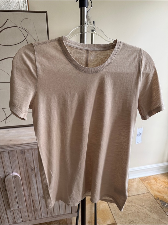 GAP Tops - GAP Short Sleeve Crewneck Tee in Light Taupe